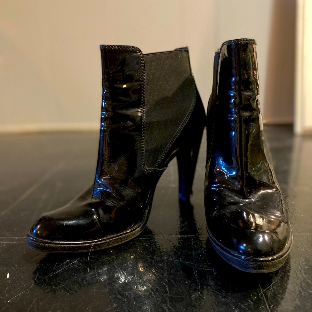 Stewart Weitzman patent bootie